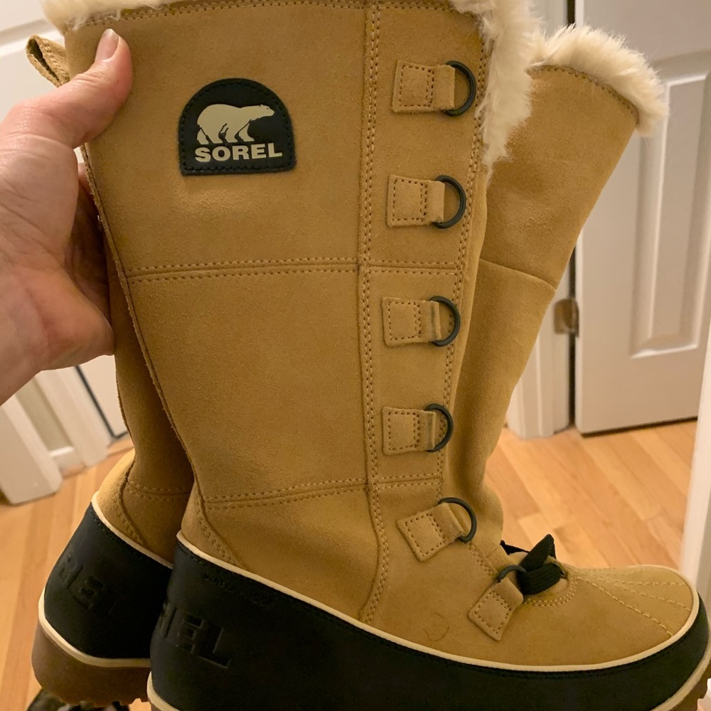 Sorel boots new size 9